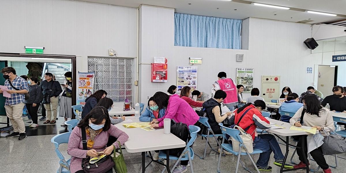 民眾填寫履歷