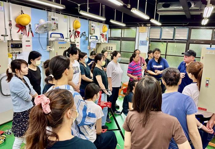0608室內配線王清信老師向學員講解考照注意事項