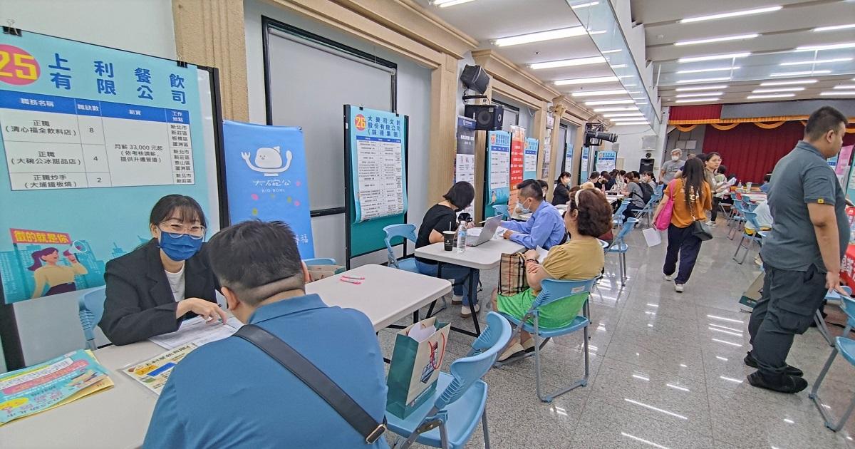 廠商與民眾面試
