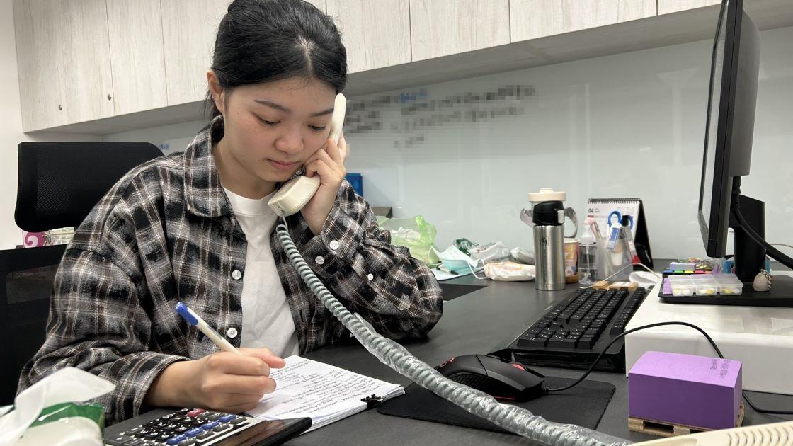 青年擔任會計助理工作照片2