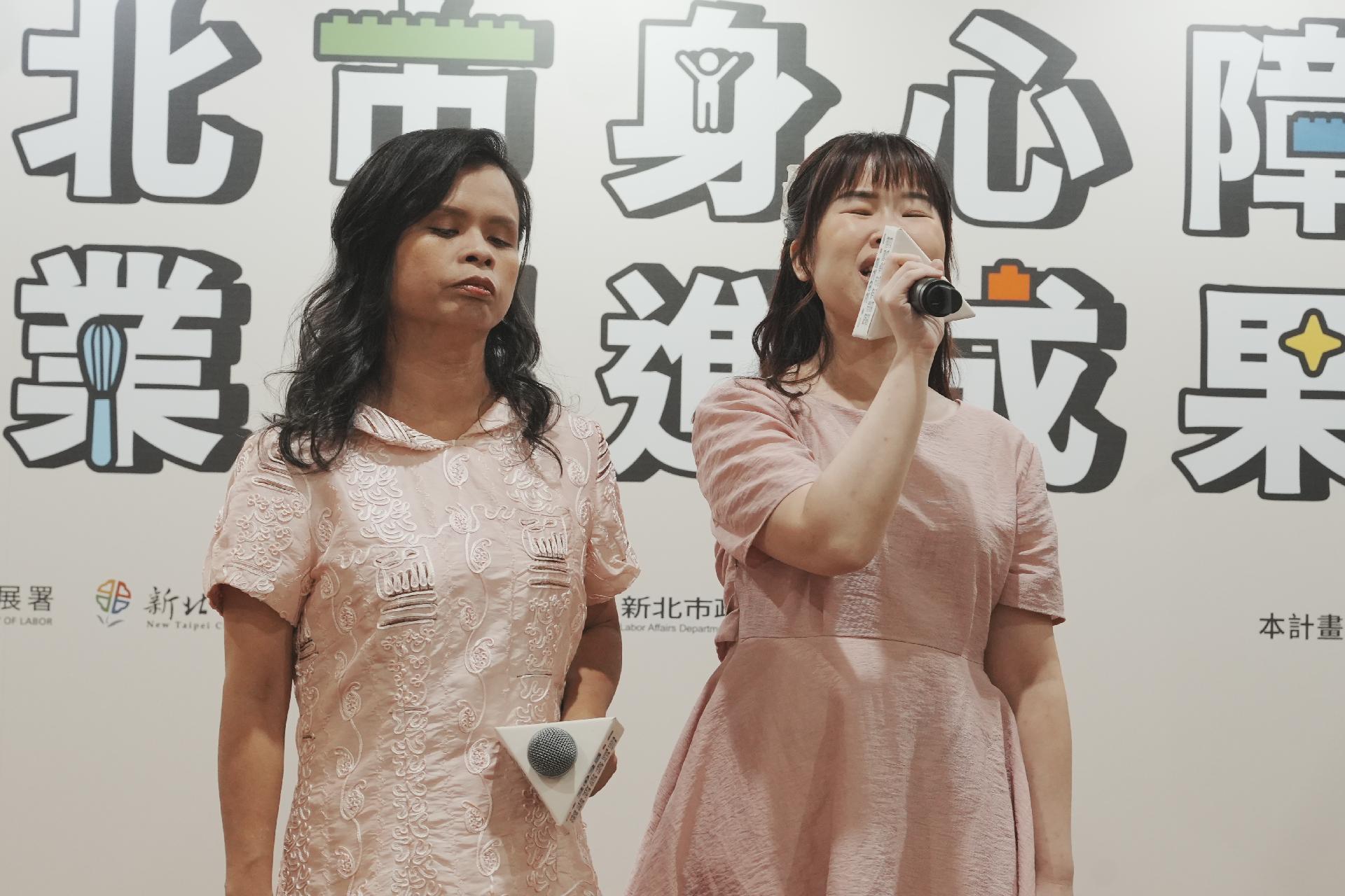圖5：今日活動由「夢想馨樂光」張玉霞與楊玉凡的溫暖二重唱揭開序幕