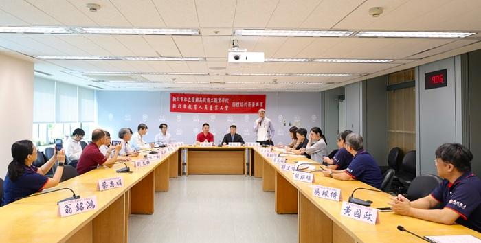 新北勞工局長陳瑞嘉擔任見證人致詞