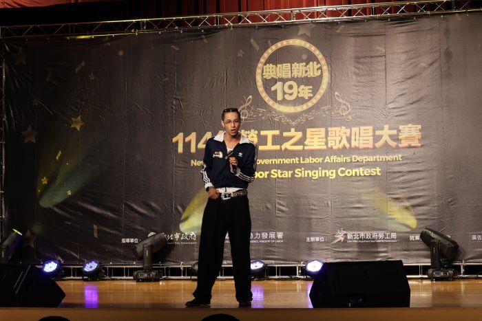 2活力之星組選手陳昱揚演唱蕭敬騰的〈皮囊〉，用無懈可擊的高音炸裂全場。