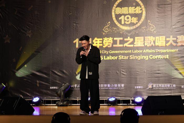 3去年獲得亞軍的移工之星組選手鄭康亮，演唱〈香水有毒〉奪下冠軍。