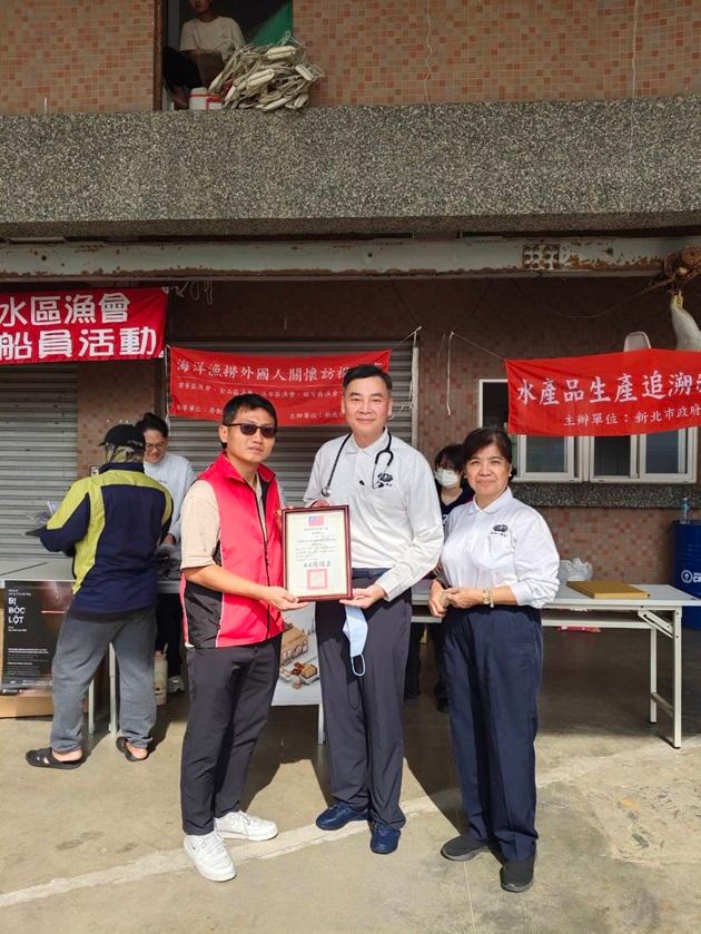 今年特別邀請慈濟基金會醫師一同參與義診，讓漁工朋友感受滿滿關懷。