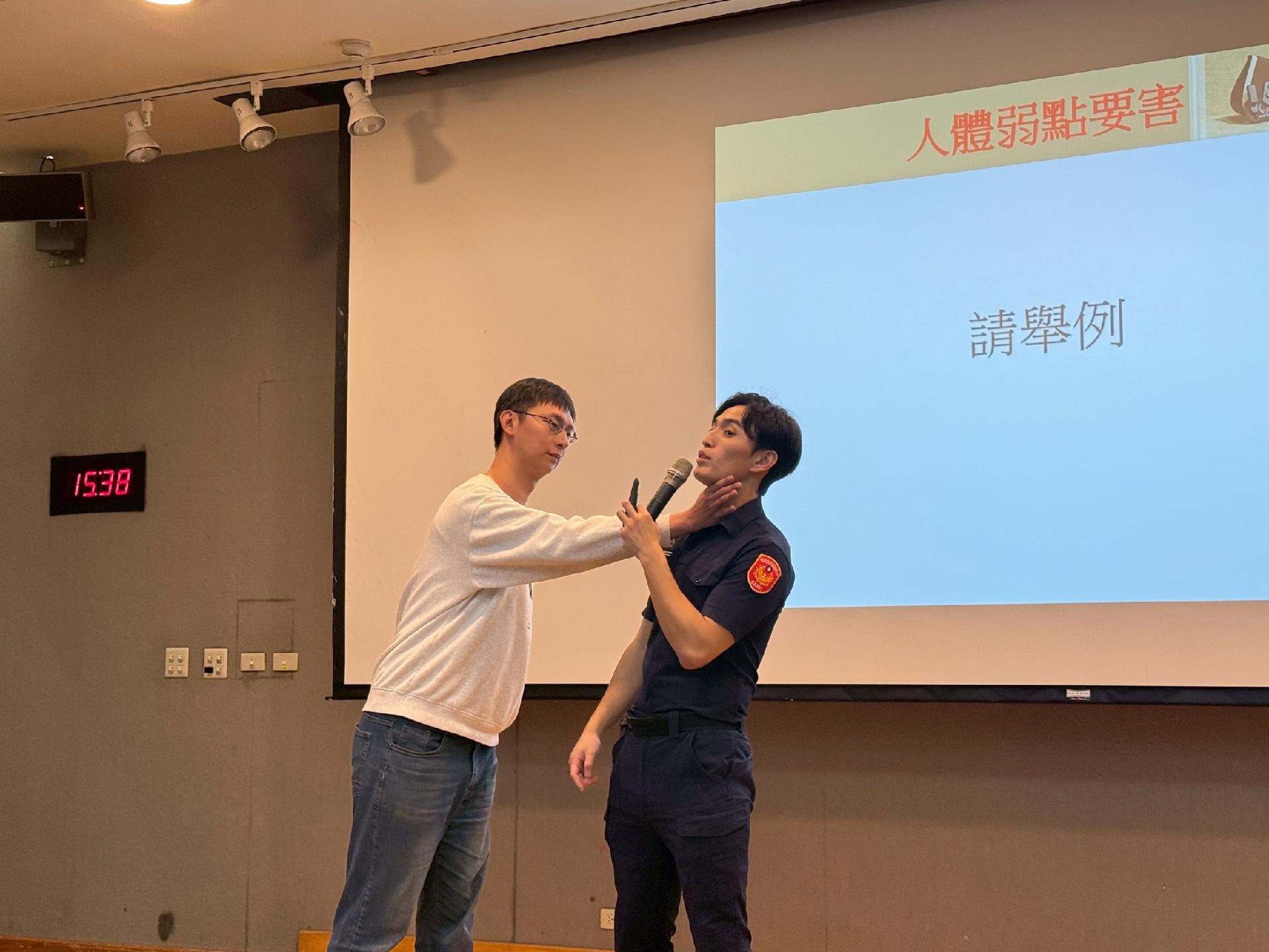 勞工局力挺第一線同仁 特邀網紅阿吉警官親授危機應變