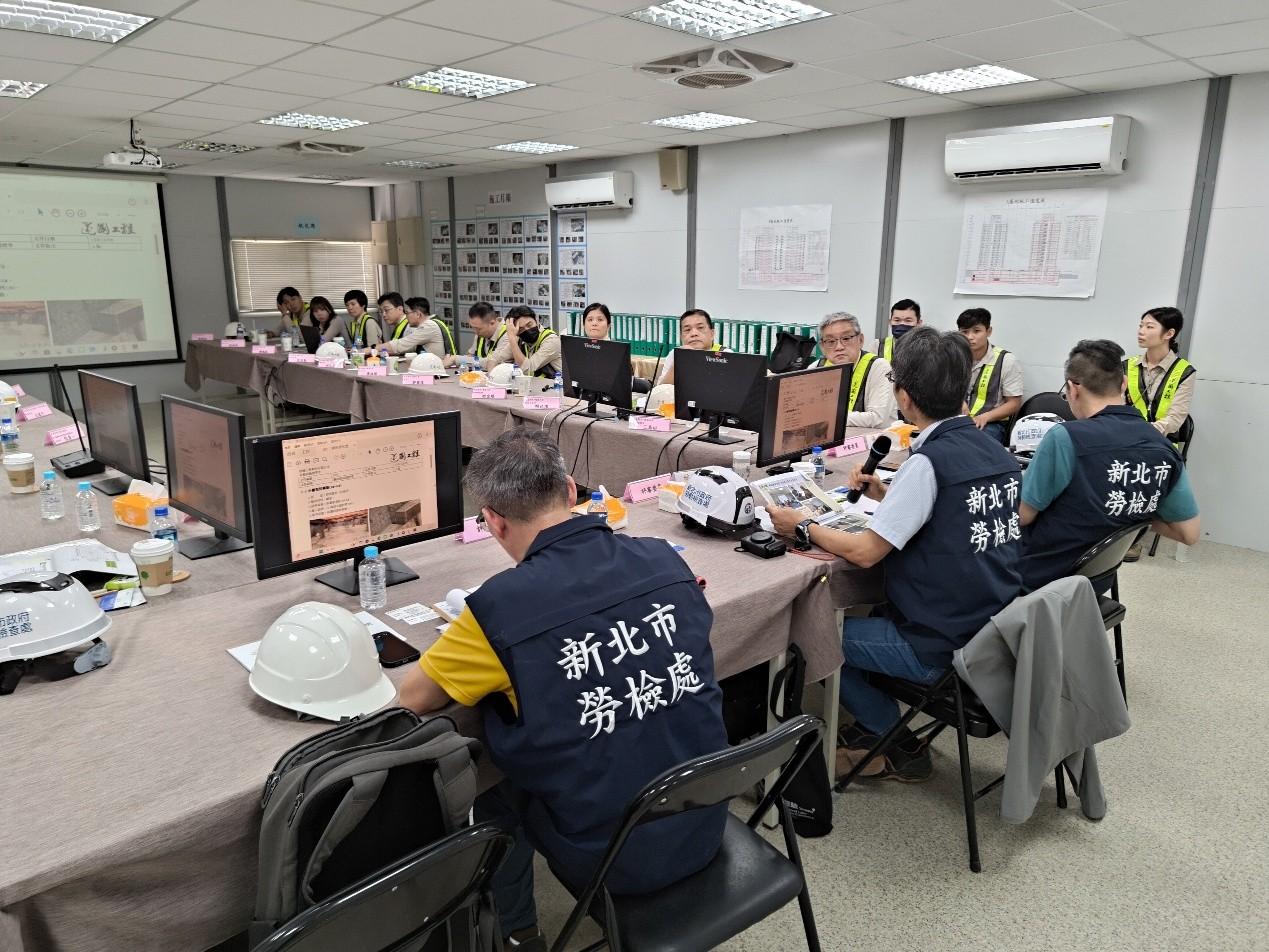 評鑑委員依據參選事業單位進行書面評核_2