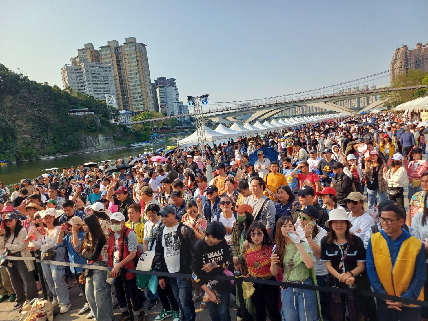 新北勞工局今舉辦泰國潑水節健康路跑活動 7千民眾齊聚同樂