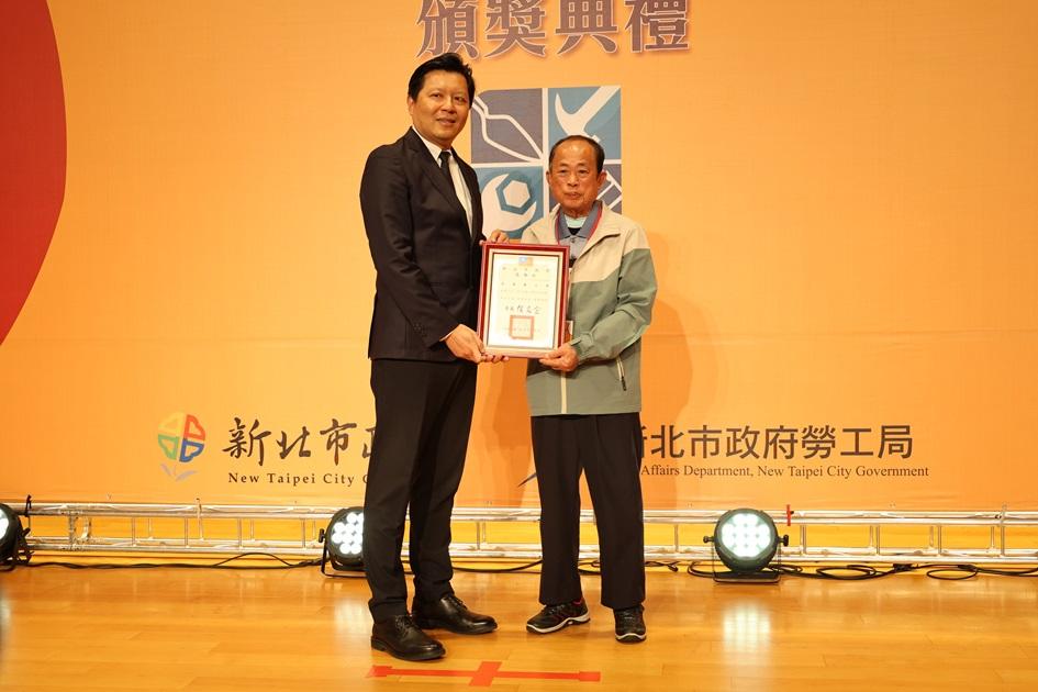 朱副市長惕之獲表揚髮藝造型工會合影