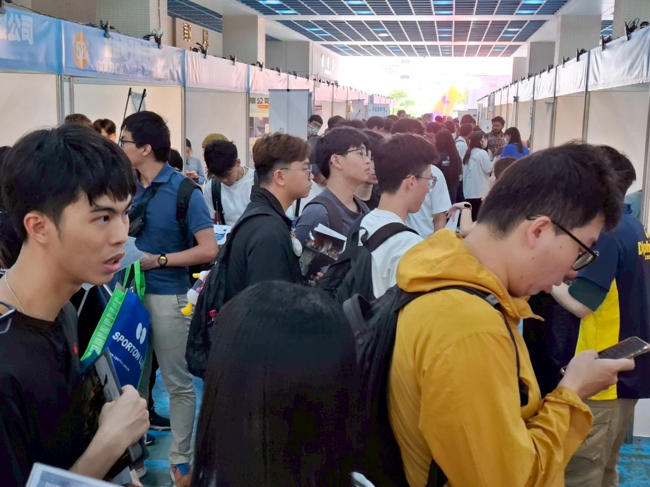 校園就業博覽會-學生踴躍參加就博會_0