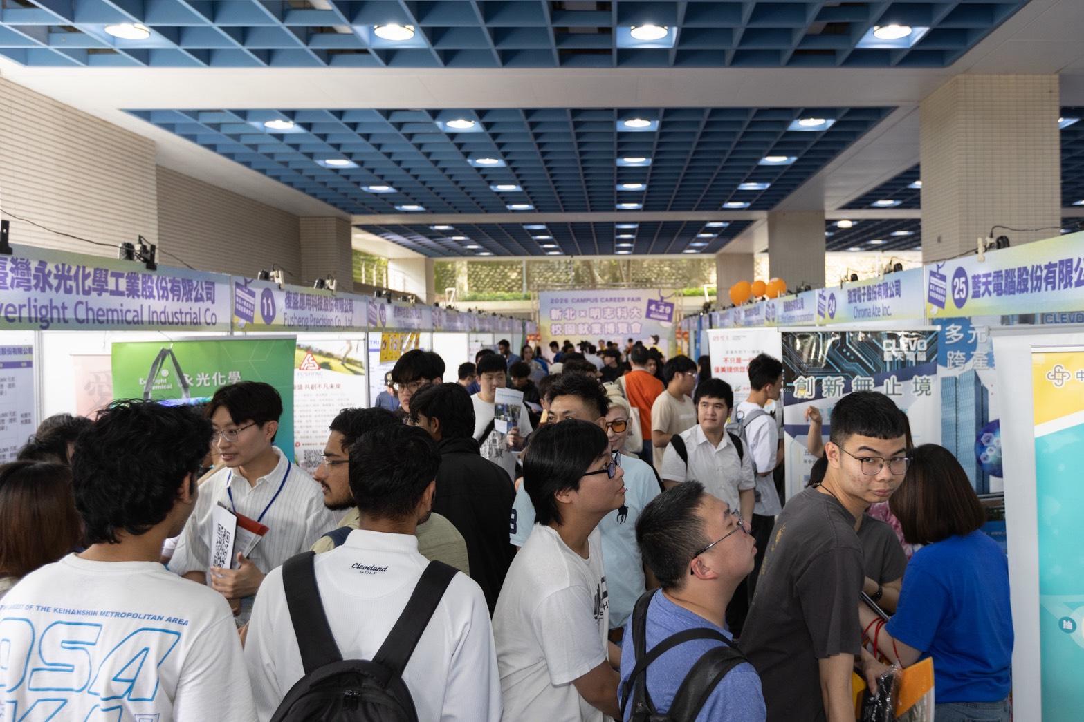 就博會現場人山人海