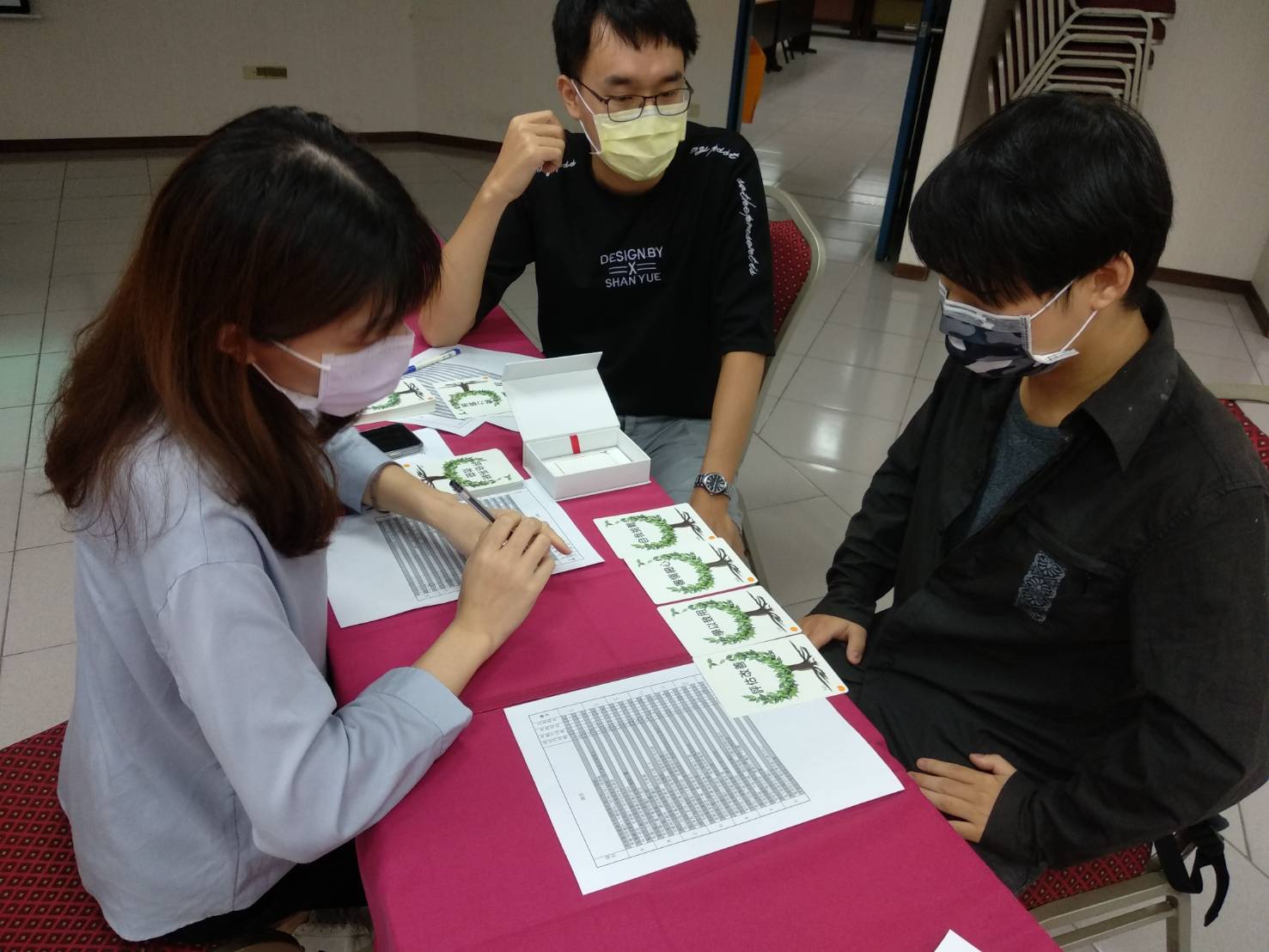 協助青年就業服務的團體課程中，藉由職涯探索卡牌遊戲，讓青年對於未來生涯規劃有更