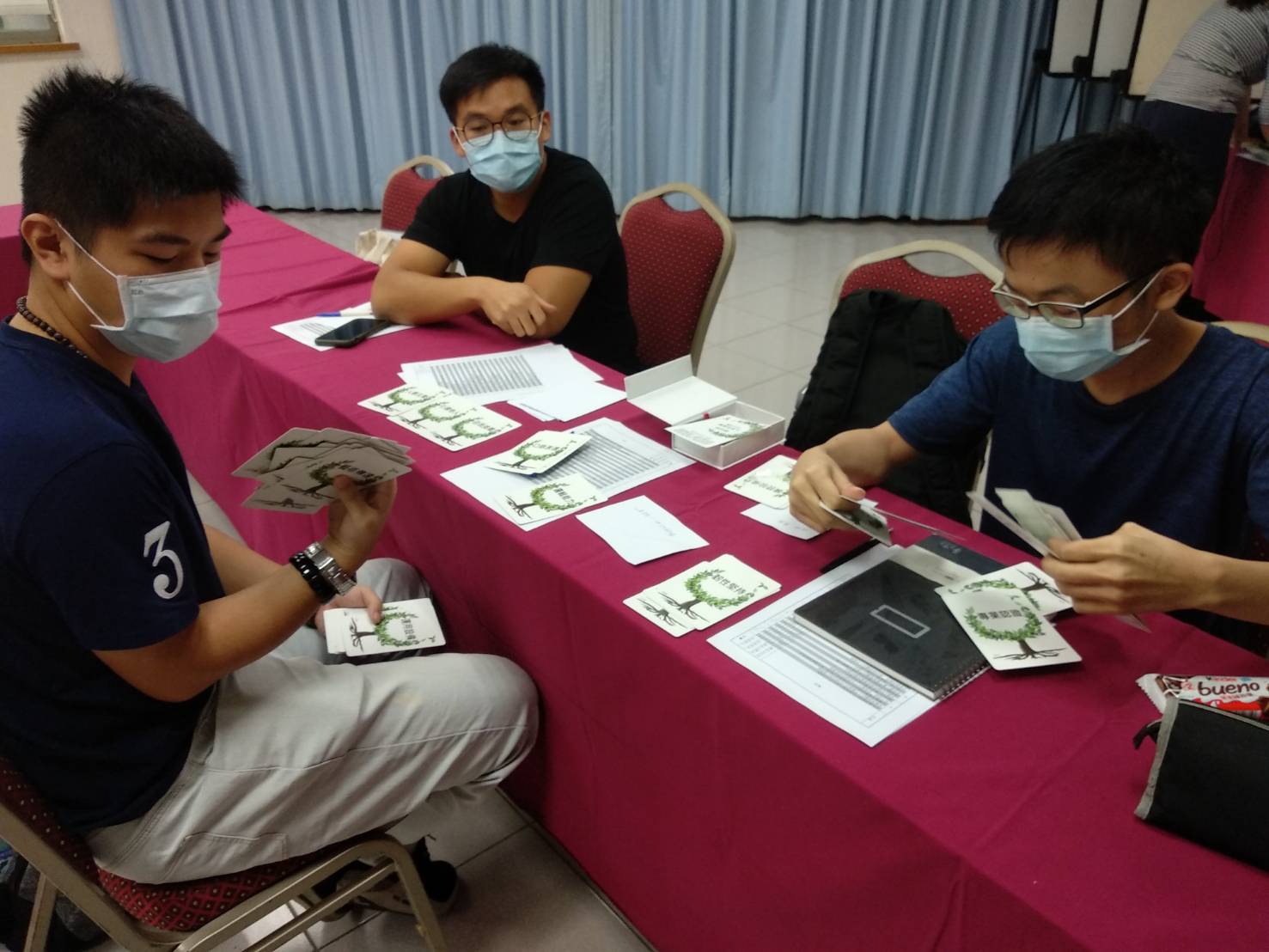 輔導青年就業的過程，以團體輔導課程進行職業牌卡施測