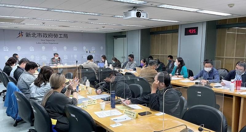 新北市政府勞工局日前召開「外送平台業社會對話」，邀交通局、外送工會、送業者及學者1