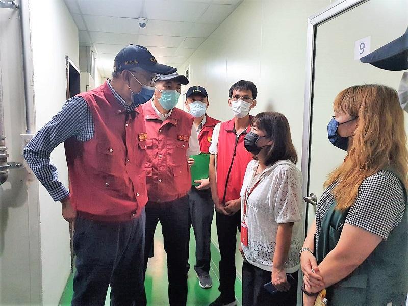 新北市政府謝政達副市長今日率隊聯合稽查移工宿舍，現場要求兆利公司應盡速改善相關