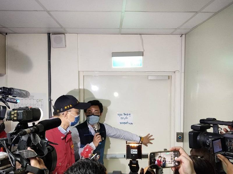 工務局檢查兆利公司逃生門是否符合規定。
