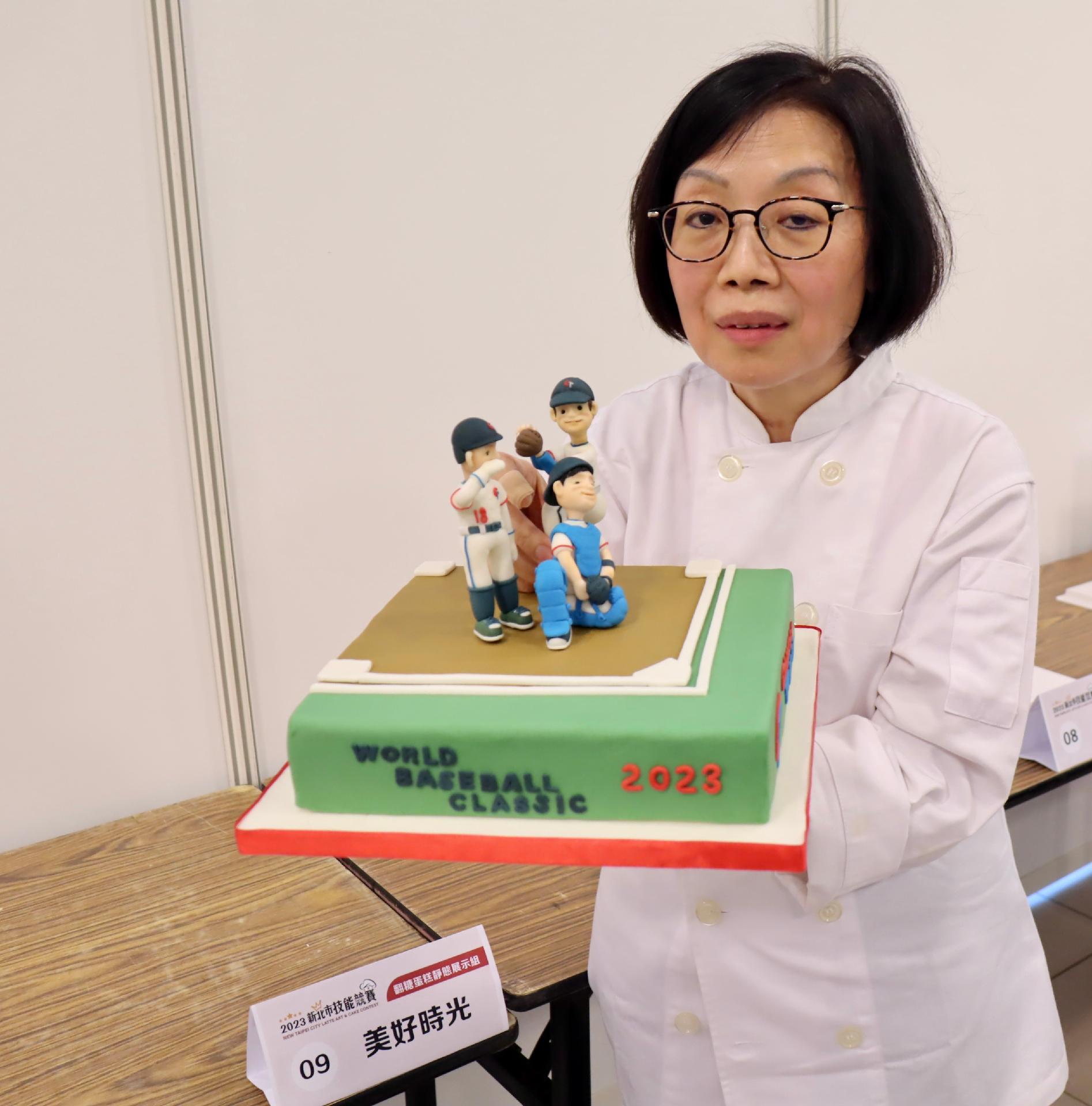 本次競賽中最年長的62歲選手楊淑美，第一次參賽即榮獲靜態翻糖銅牌