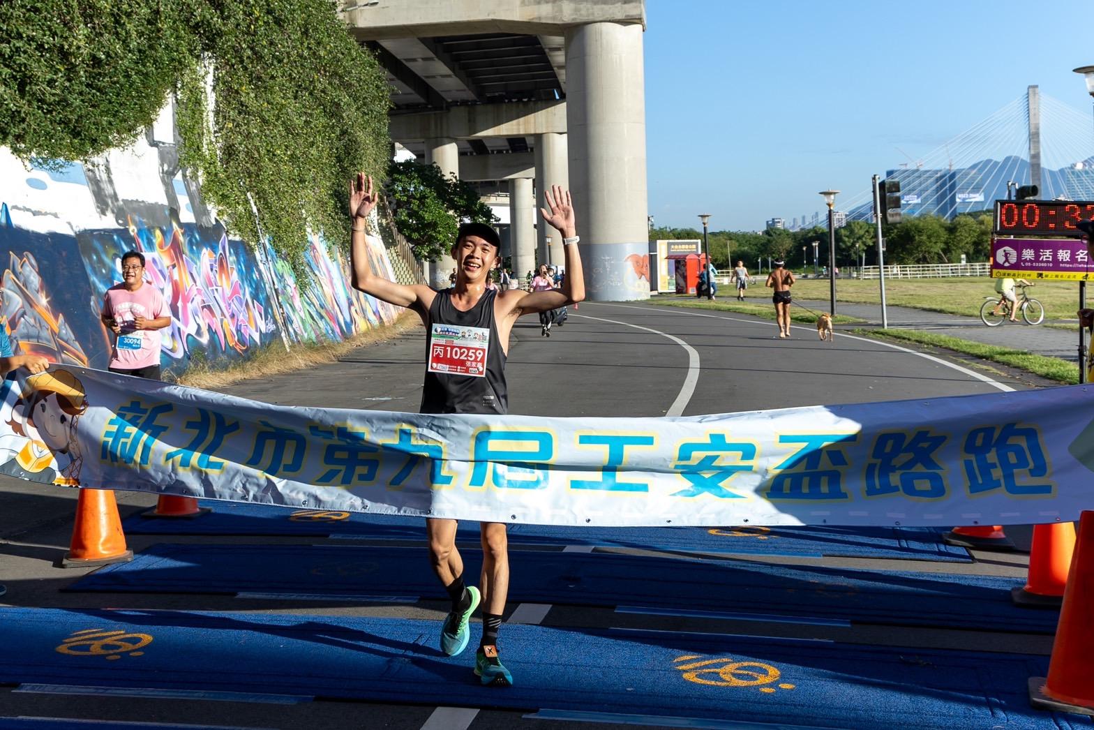 男子組10K組張家豪以36分40秒奪得第一名