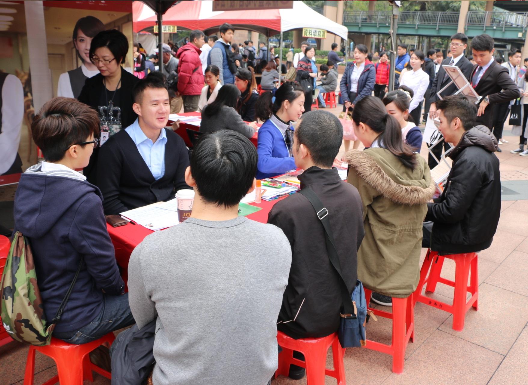 民眾踴躍參與面試