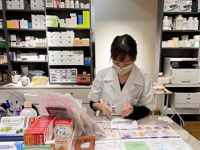 1130406-4小蓁藥師認真核對處方簽份量