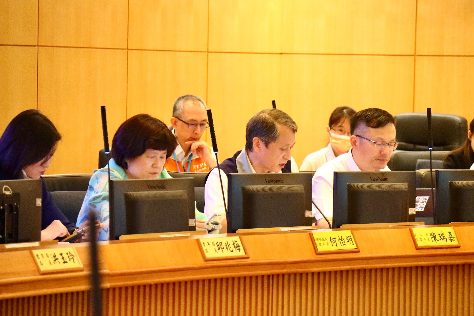 新北勞工局長陳瑞嘉今(3)日在市政會議進行專案報告。