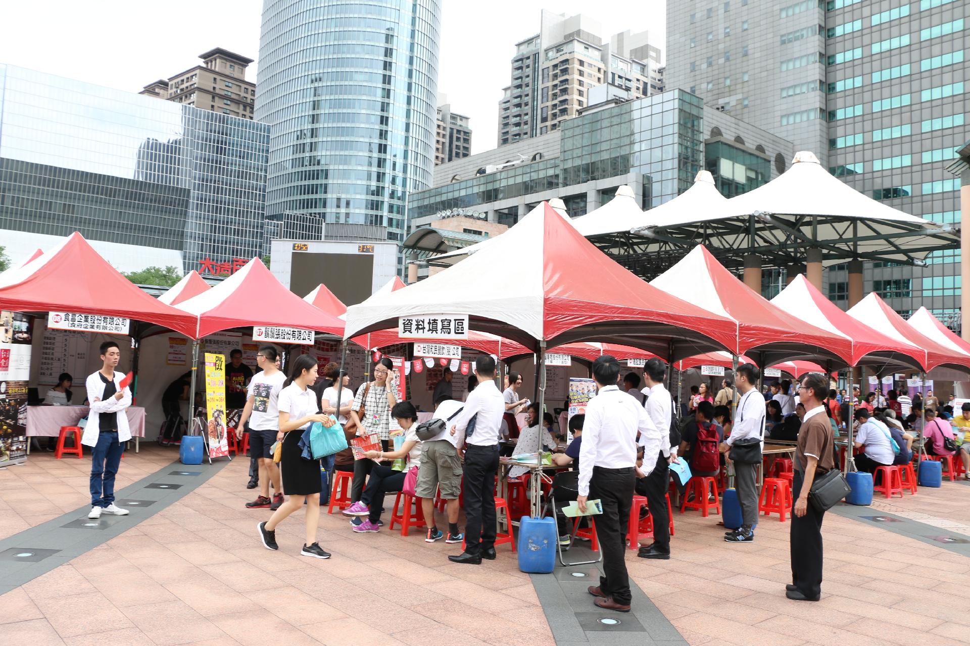 3 ／4 新北板橋就博會 2 5 0 0職缺等你。