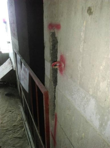 01電梯井設置警告標示