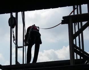 03安全帶繫固穩妥