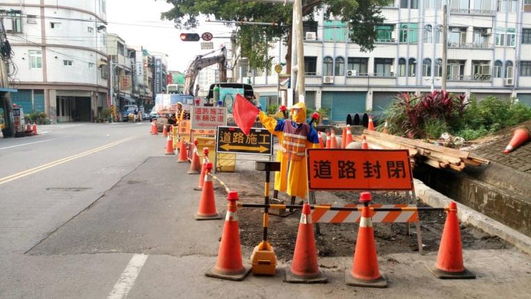 01適當交通號誌、標示或柵欄