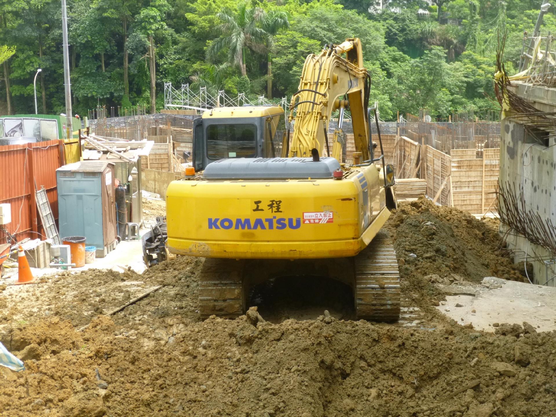 02裝設警示燈及蜂鳴器