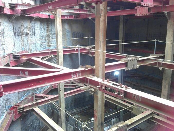 01水平支撐設置安全母索