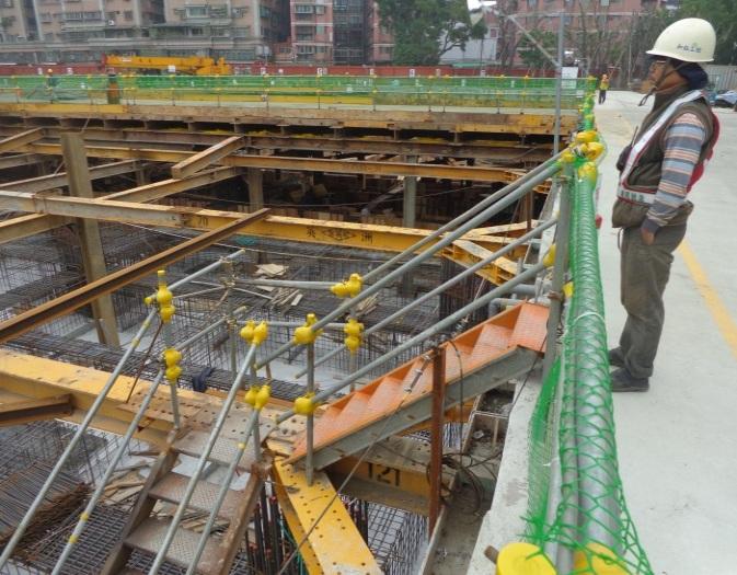 02設置人員安全上下設備