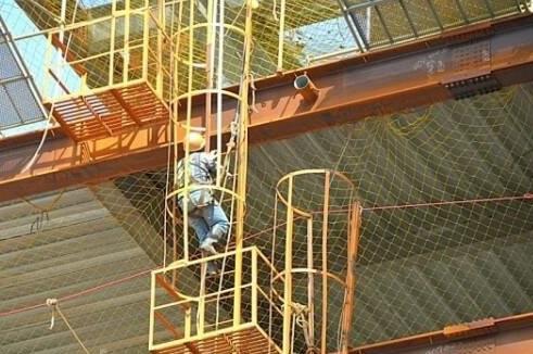 03安全上下之護籠爬梯