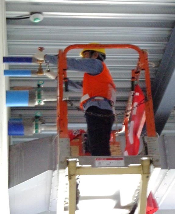 02勞工確實鈎掛安全帶