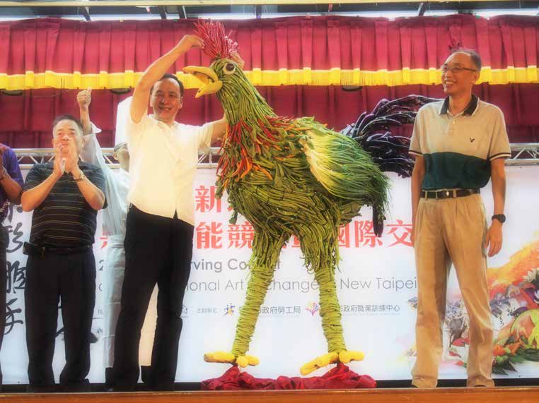 版7-4 國內外果雕高手 齊聚三重競技.jpg