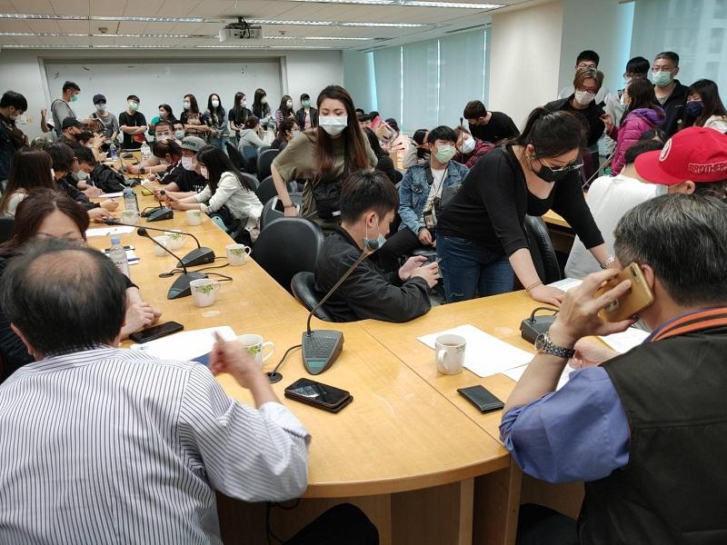 今日祥富水產北區員工至新北勞工局陳情 ，勞工局長陳瑞嘉於會議中指示同仁全力協助-1.jpg