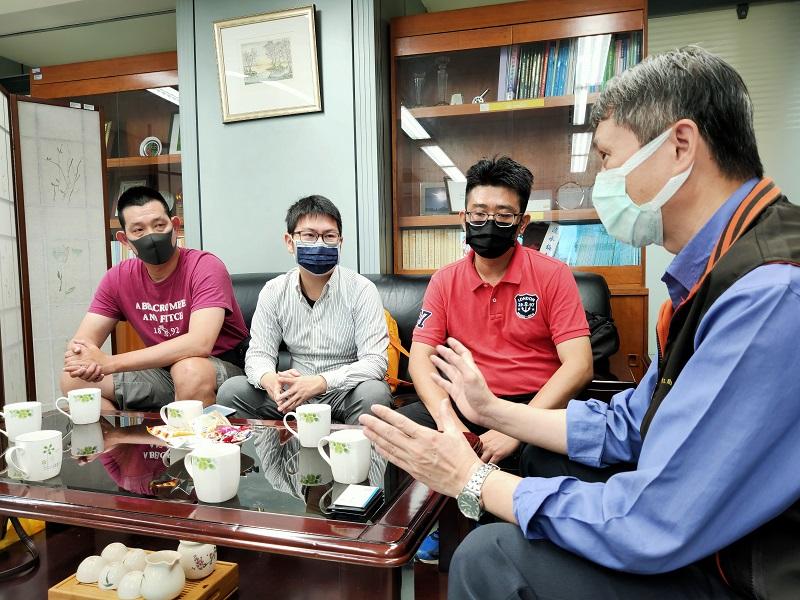 右起勞工局長陳瑞嘉、神腦工會理事長陳政國、新北產總顧問王浩、神腦工會理事章金成.jpg