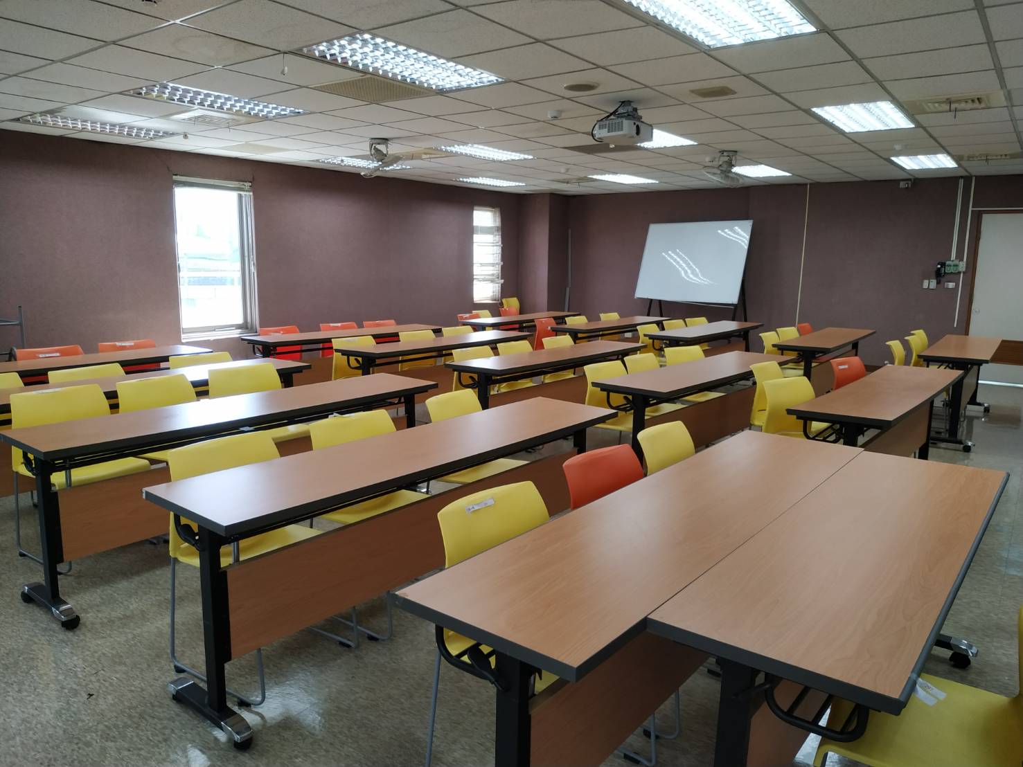 400教室-2.jpg